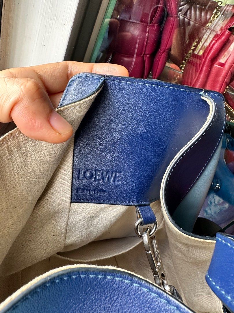 Loewe Hammock Small (Category: Luxury Bags & Wallets) located in Quezon City. Submitted by queenieangel (Listing ID 1250194468, Image 3). Description: Loewe hammock small 9.5 / 10 Discover the allure of timeless elegance with the Loewe Hammock Bag in small size, now available in a gracefully lightly used condition. Grab / Lalamove or Lbc Plus 1,500 for entrupy Mop Gcash, or Bdo Rfs: decluterring.