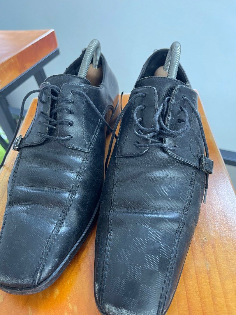 LV men formal shoes 👞 75 usd Sizes 38-44 - Yollzdee Fashions