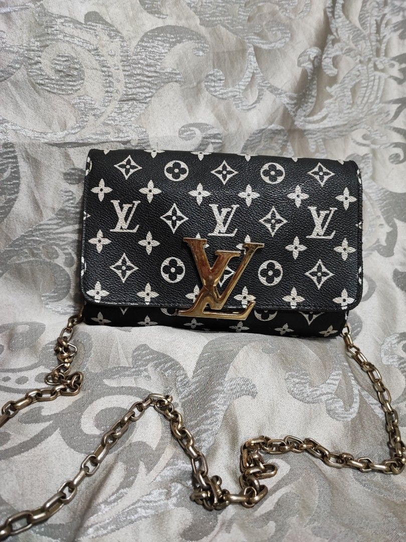 Louis Vuitton small chain sling bag