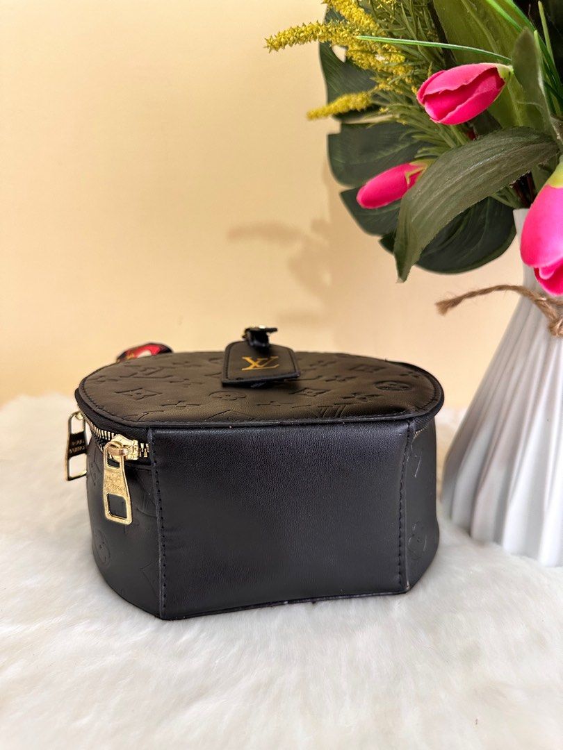 LV Boite Chapeau (Category: Luxury Bags & Wallets) located in Caloocan City. Submitted by thrifter_mnl (Listing ID 1250237361, Image 3). Description: 🌸with sling 🌸stylistic .