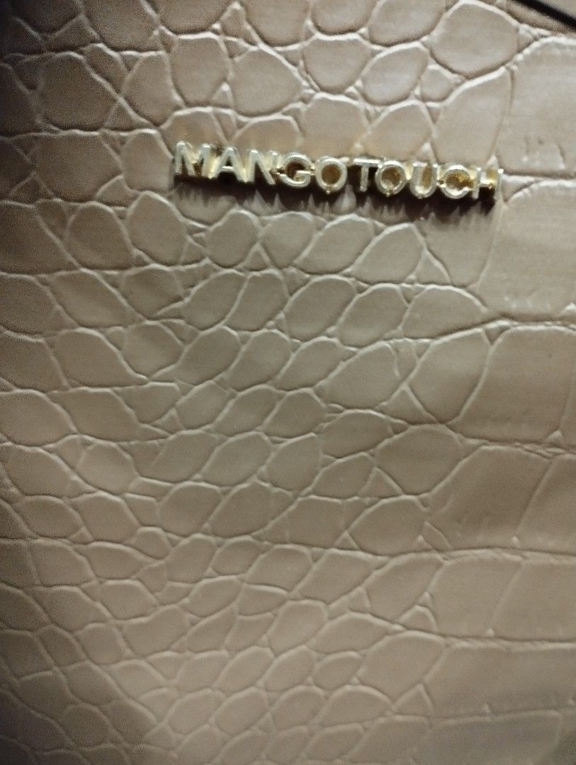Mango 2 way Bag (Category: Luxury Bags & Wallets) located in Marikina City. Submitted by izzy_00 (Listing ID 1250189807, Image 3). Description: New. n stock lang hindi npo nagamit. accept gcash payment only Po. shipping shoulder by the buyer.