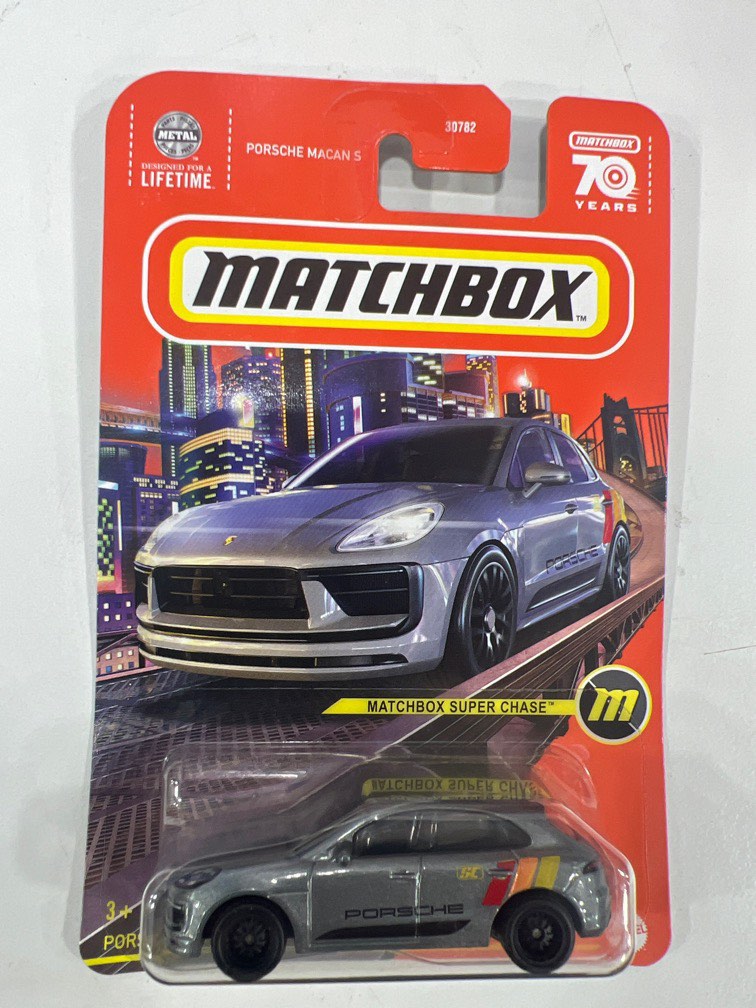 Matchbox MBX Super Chase Car Porsche Macan S, Hobbies & Toys, Toys