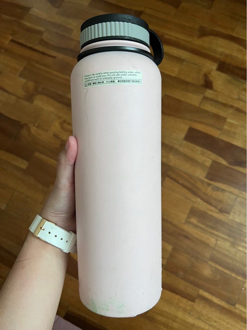 Miniso Pink Insulated flask (Category: Water Bottles & Tumblers) located in Manila. Submitted by nxdeclutters (Listing ID 1244801125, Image 2). Description: Barely used, decluttering.