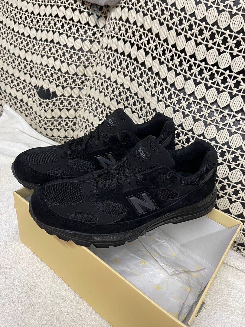 New balance 992 black, 男裝, 鞋, 波鞋- Carousell