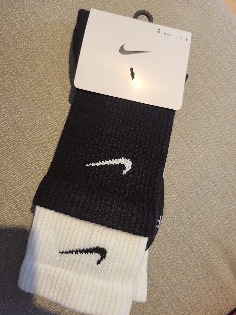 size m socks nike