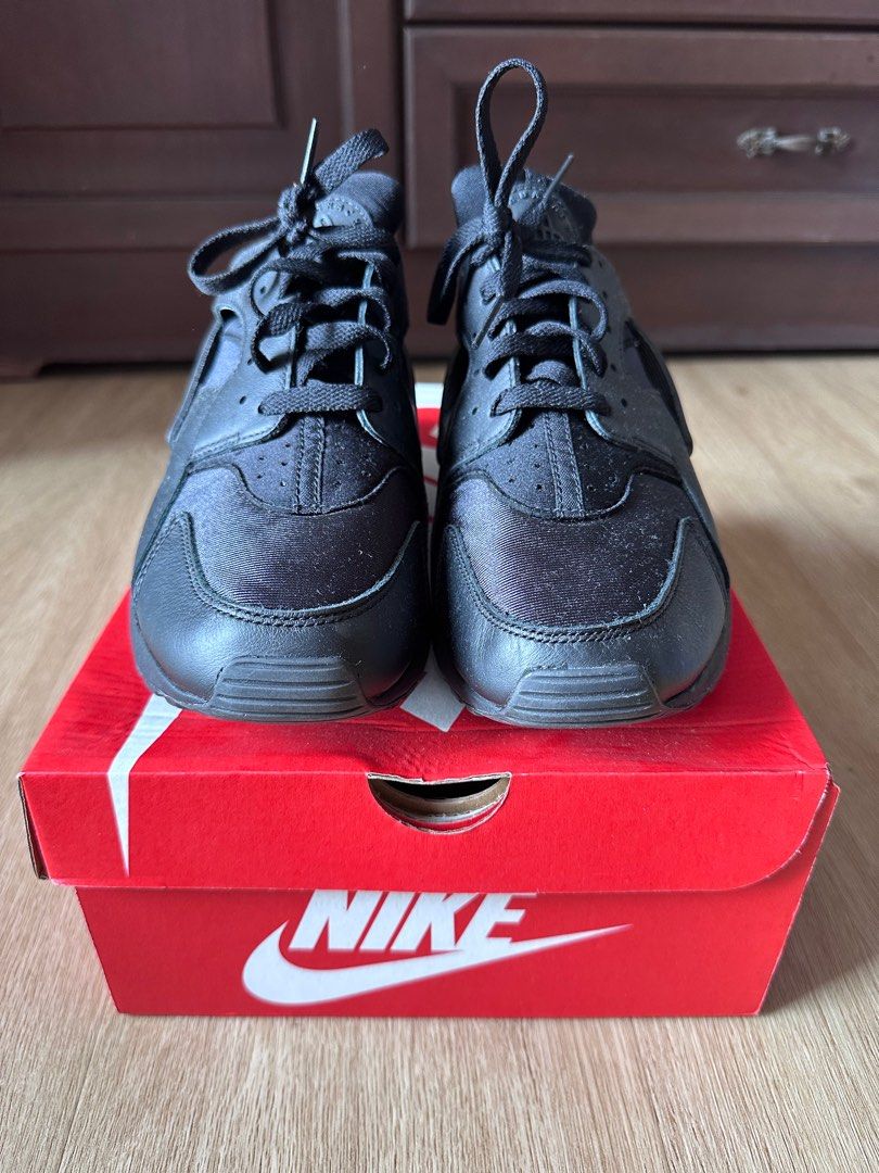 Air max huarache hot sale black and red