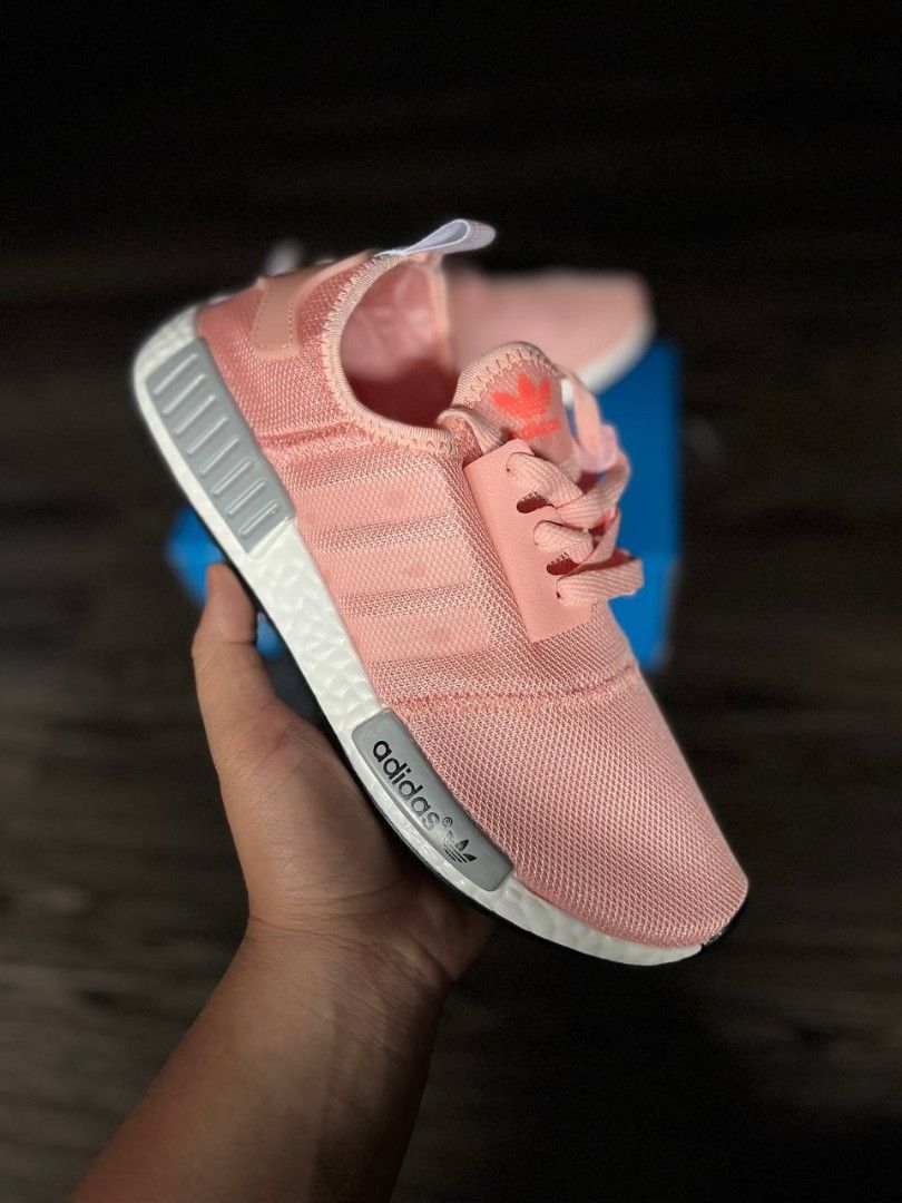 Light best sale pink nmds