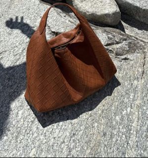 NOBAT ULTRA TOTE BAG IN BROWN