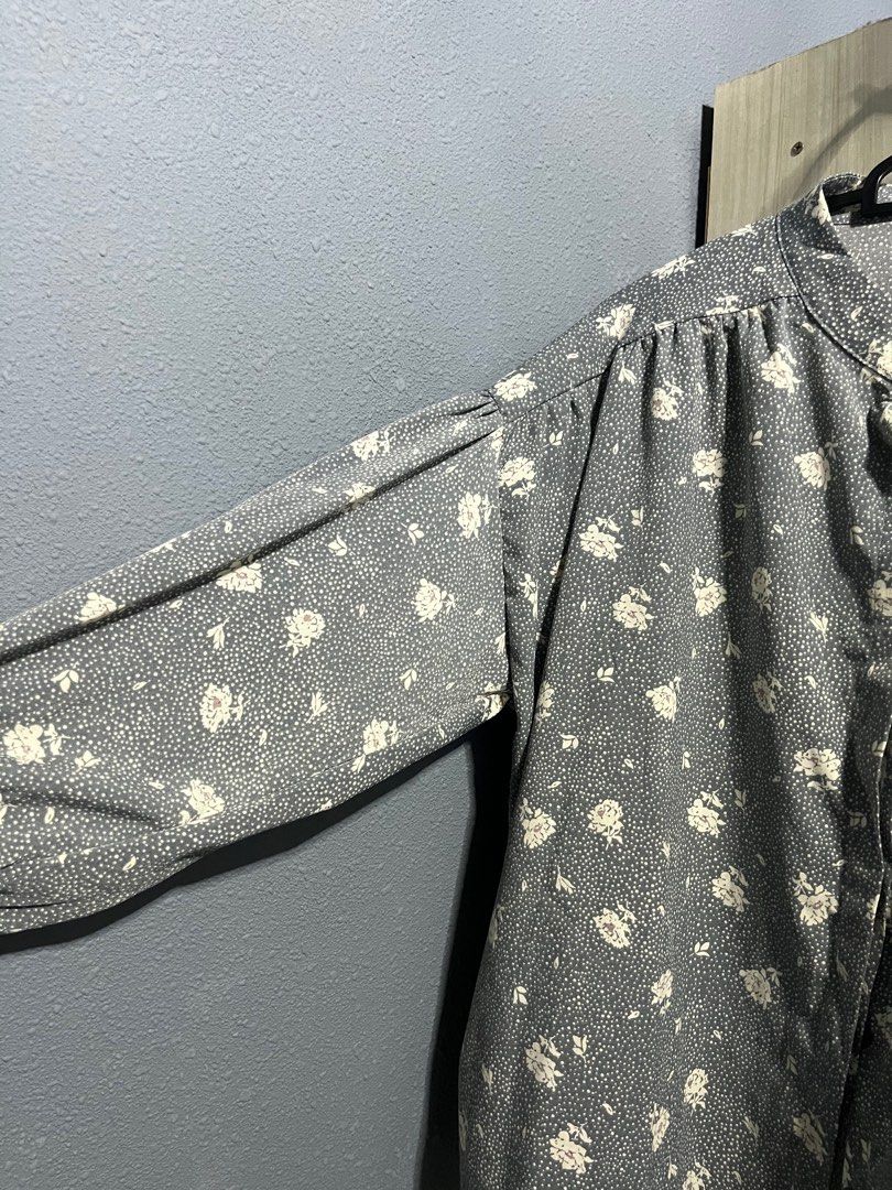 Pattern Blouse (Category: Blouses) located in Singapore. Submitted by capt.q (Listing ID 1250301298, Image 2). Description: Blue/Gray? I bought it from an ig live. It was cute then I realise honestly I can’t wear pattern HAHA. Full button up blouse..