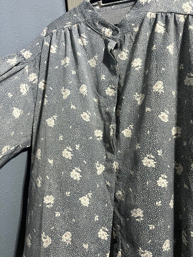 Pattern Blouse (Category: Blouses) located in Singapore. Submitted by capt.q (Listing ID 1250301298, Image 3). Description: Blue/Gray? I bought it from an ig live. It was cute then I realise honestly I can’t wear pattern HAHA. Full button up blouse..
