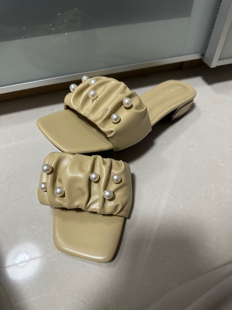 Warehouse heels outlet