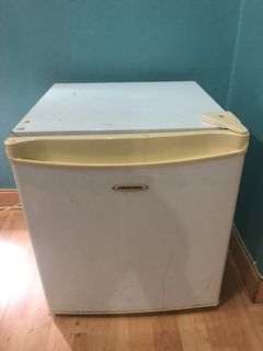 Pensonic bedside fridge