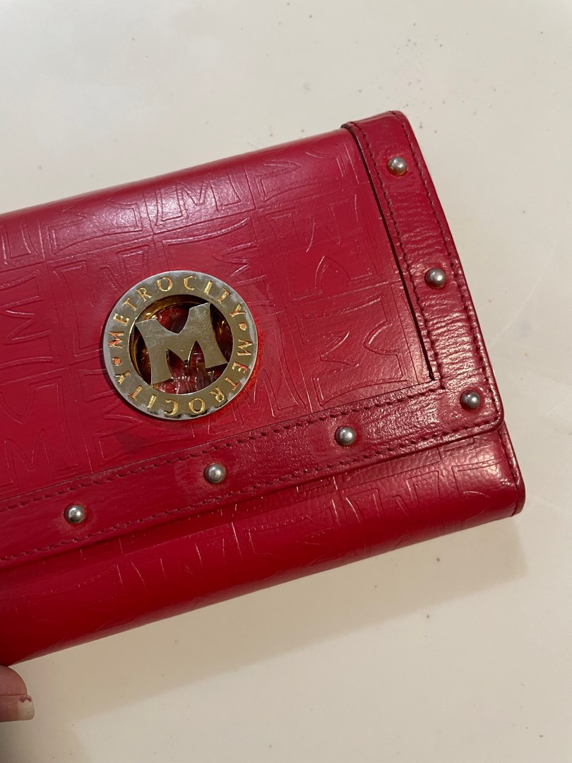 PRELOVED METROCITY RED SHORT TRIFOLD LEATHER WALLET, Women's Fashion, Bags  & Wallets, Wallets & Card holders on Carousell