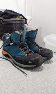 Quecha Hiking Boots