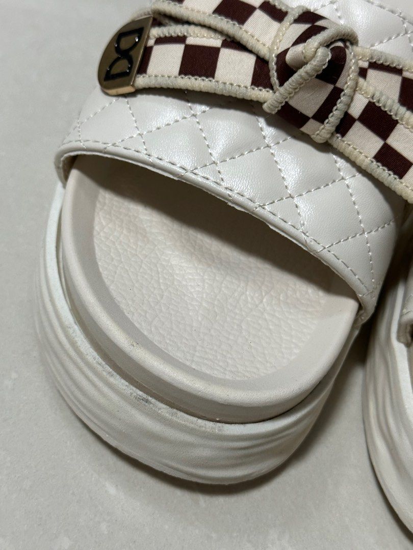 Warehouse slippers discount
