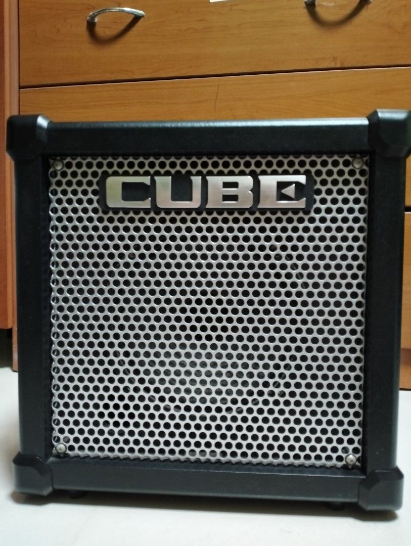 Roland hotsell cube 20gx
