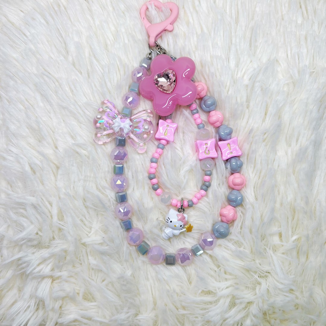 Hello Kitty Beads Keychain, Hobbies & Toys, Stationery & Craft, Handmade  Craft on Carousell