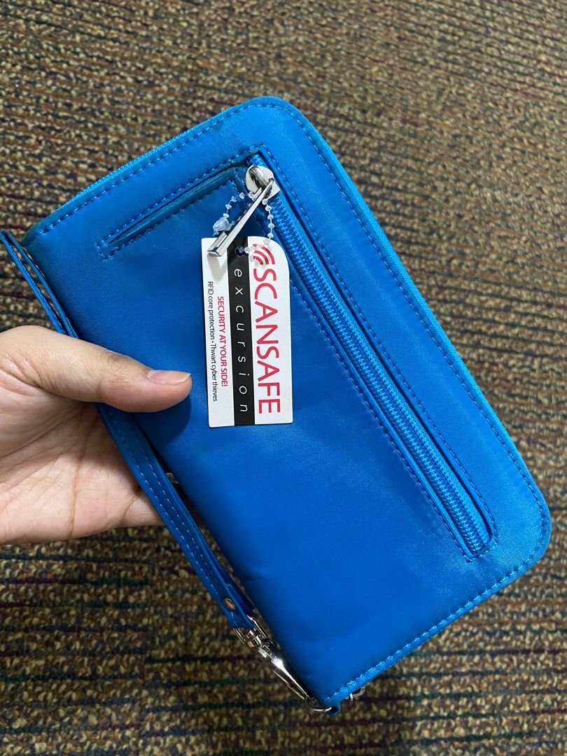 Scansafe Wallet 2 zipper pocket inside out