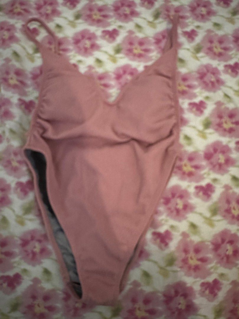 Sewlocalph Onepiece Juselle (Category: Bikinis & Swimsuits) located in Binangonan. Submitted by mkcdeclutter (Listing ID 1250293620, Image 1). Description: Sewlocalph Onepiece Juselle Color: Old Rose Size: XS (32-25-35) Worn once Delivery: j&t.