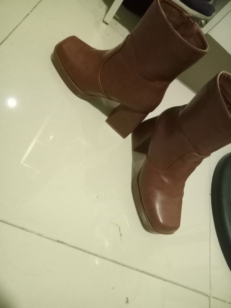 Shein chunky boots on Carousell
