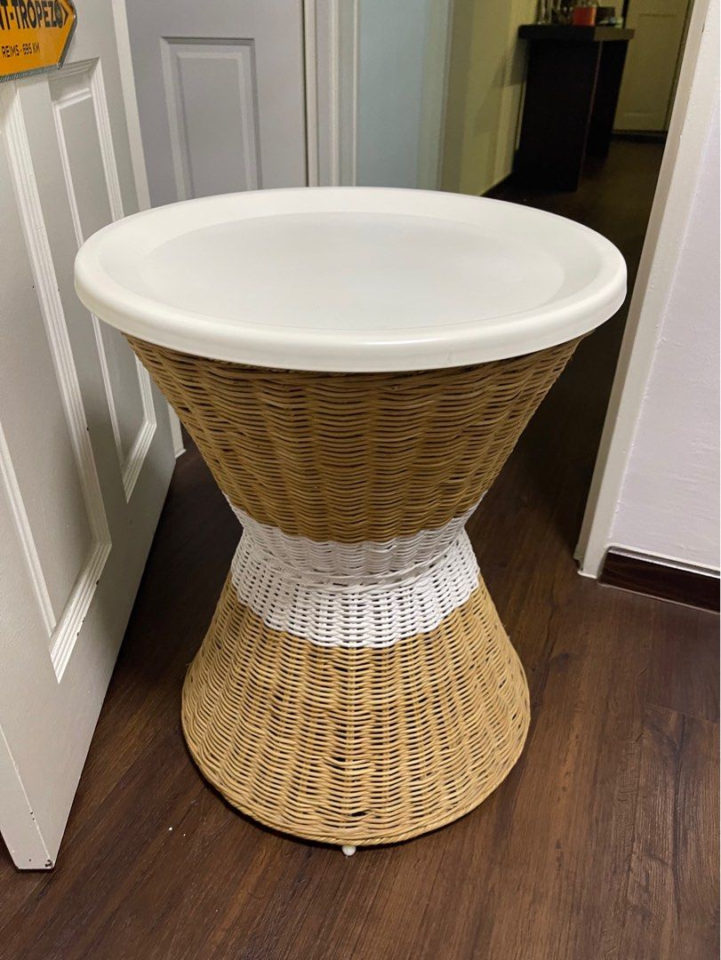 Side Table (Category: Tables & Sets) located in Singapore. Submitted by bebbo (Listing ID 1250235566, Image 1). Description: .