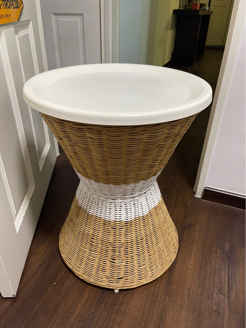 Side Table (Category: Tables & Sets) located in Singapore. Submitted by bebbo (Listing ID 1250235566, Image 2). Description: .