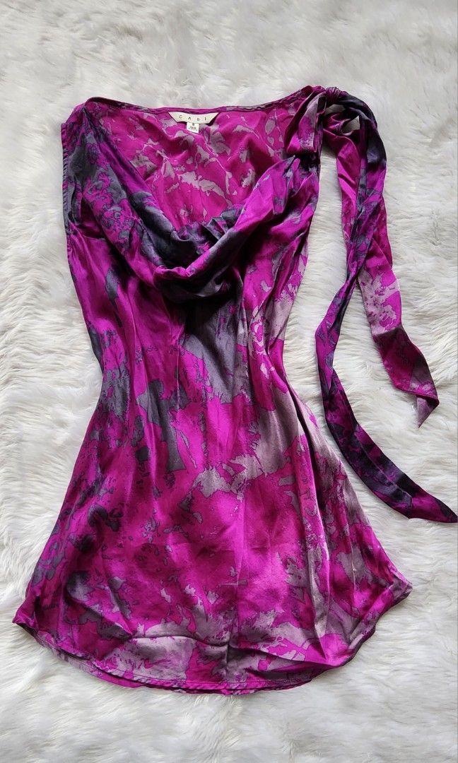 💯Silk dyed elegant top (Category: Sleeveless) located in Caloocan City. Submitted by val02 (Listing ID 1250217869, Image 1). Description: super ganda! 😍 imagine pairing this with highwaist pants, the color is so pretty! no flaws almost new!.