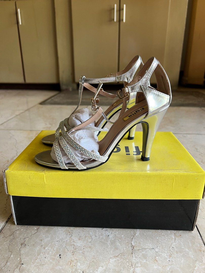 Silver Heels on Carousell
