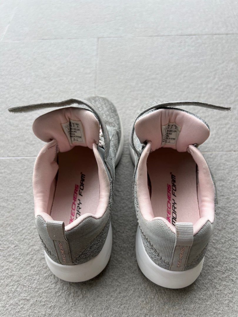 Girls hotsell trainers sketchers