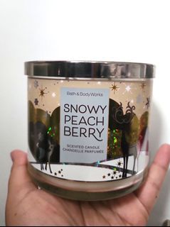 Snowy Peach Berry Candle Bath & Body Works
