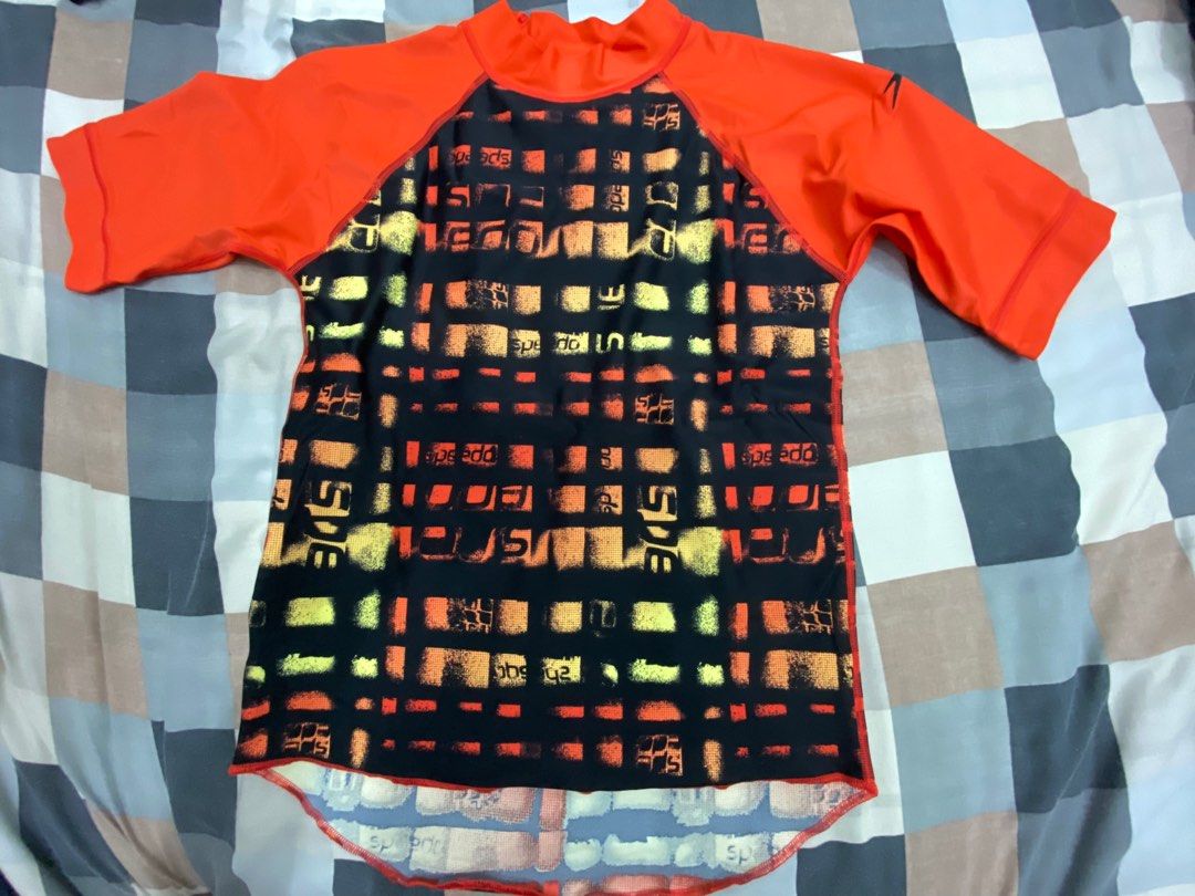 Speedo Older Kids Rashguard (Category: Activewear) located in Las Pinas. Submitted by elektraaaa (Listing ID 1250274901, Image 2). Description: ▫️Perfect for sun protection both in and out of the water ▫️Higher chlorine resistance than standard swimwear fabrics ▫️High color performance - enabling the use of fluo and bright colors for water visibility.