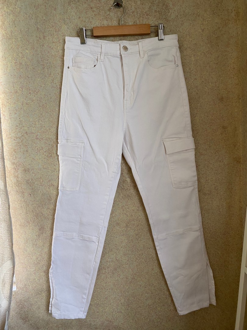 Stradivarius Cargo Pants on Carousell