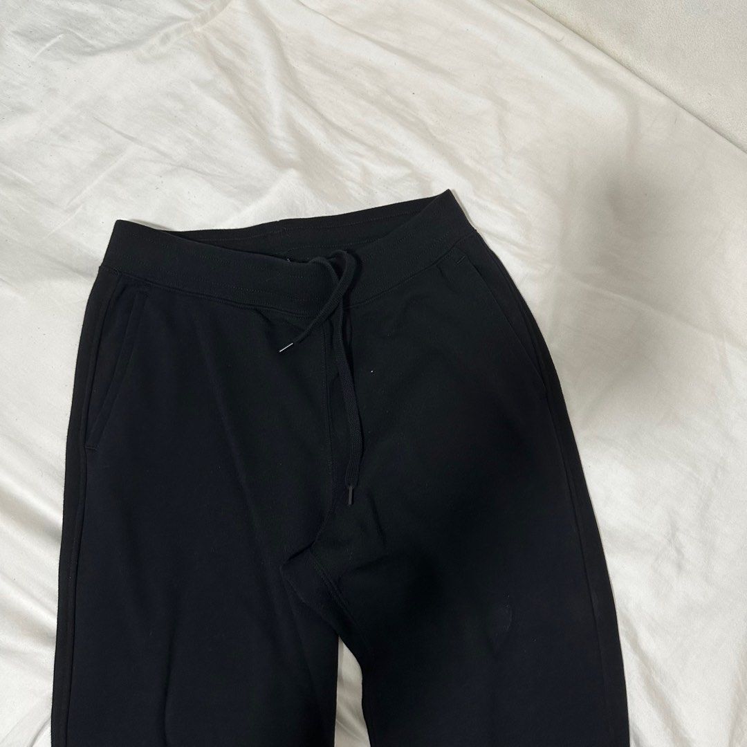 Uniqlo best sale black sweatpants