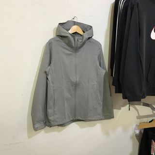 UNIQLO BLOCKTECH JACKET