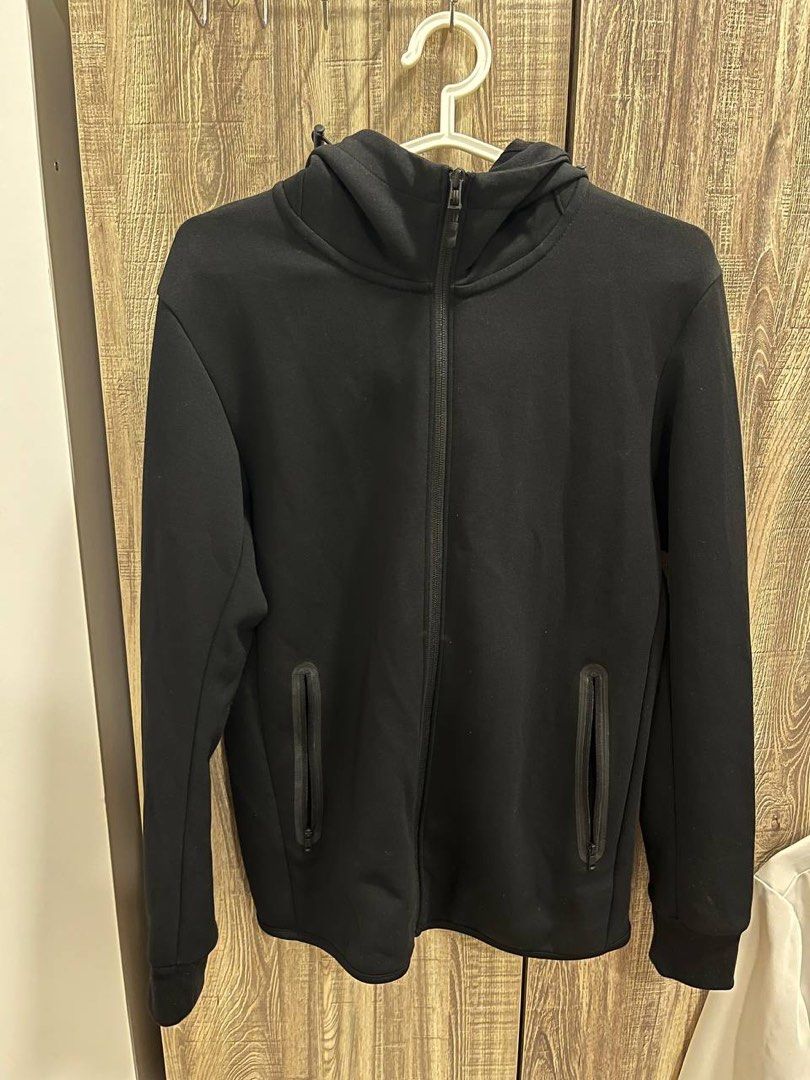 Uniqlo full zipper hoodie black Men s Fashion Tops Sets