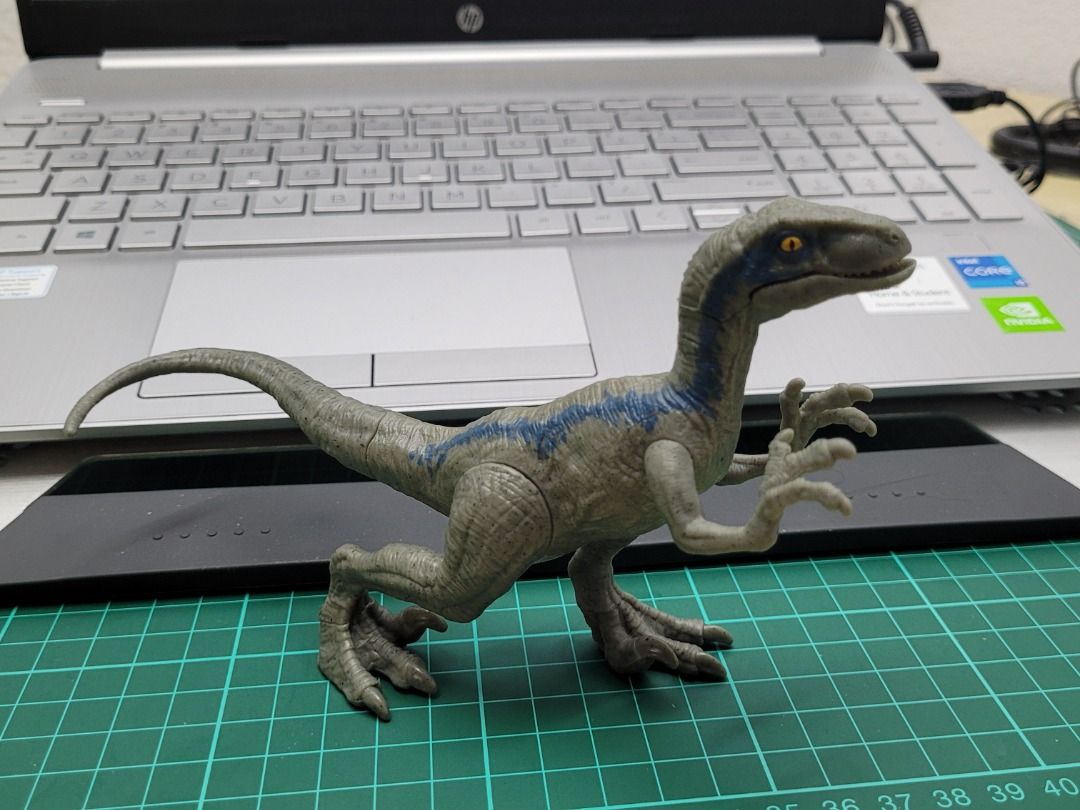 Attack pack velociraptor blue 2025