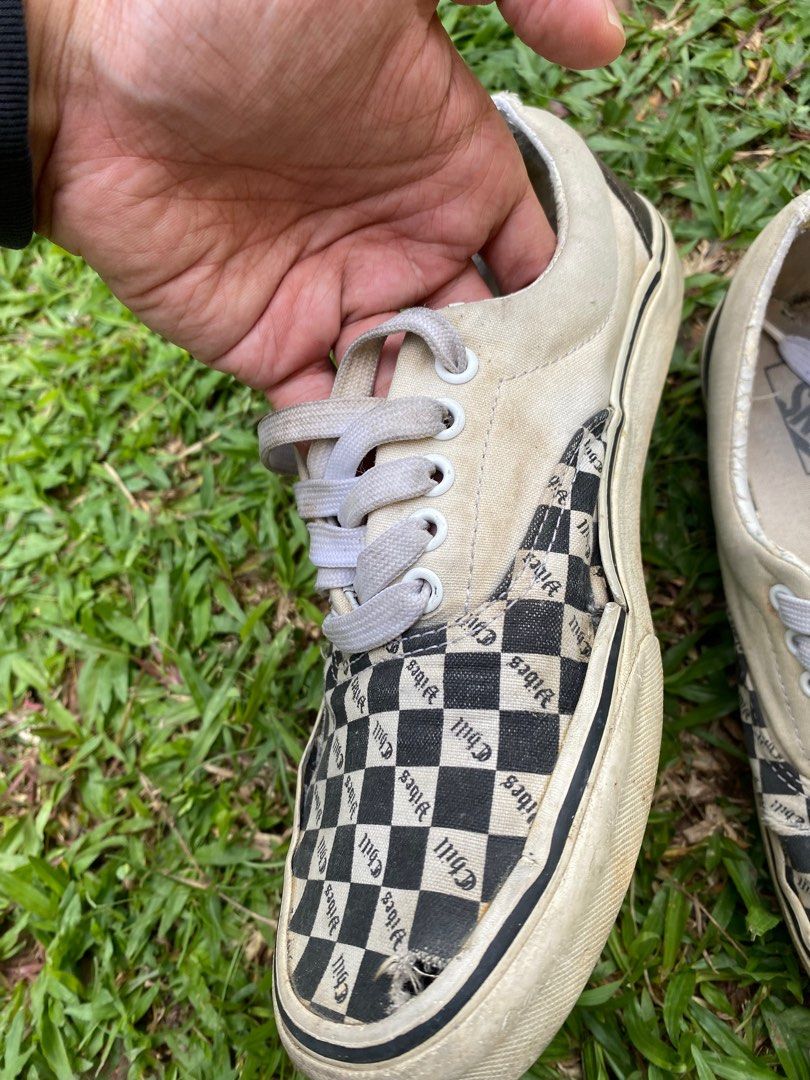 Vans era chill cheap vibes on feet