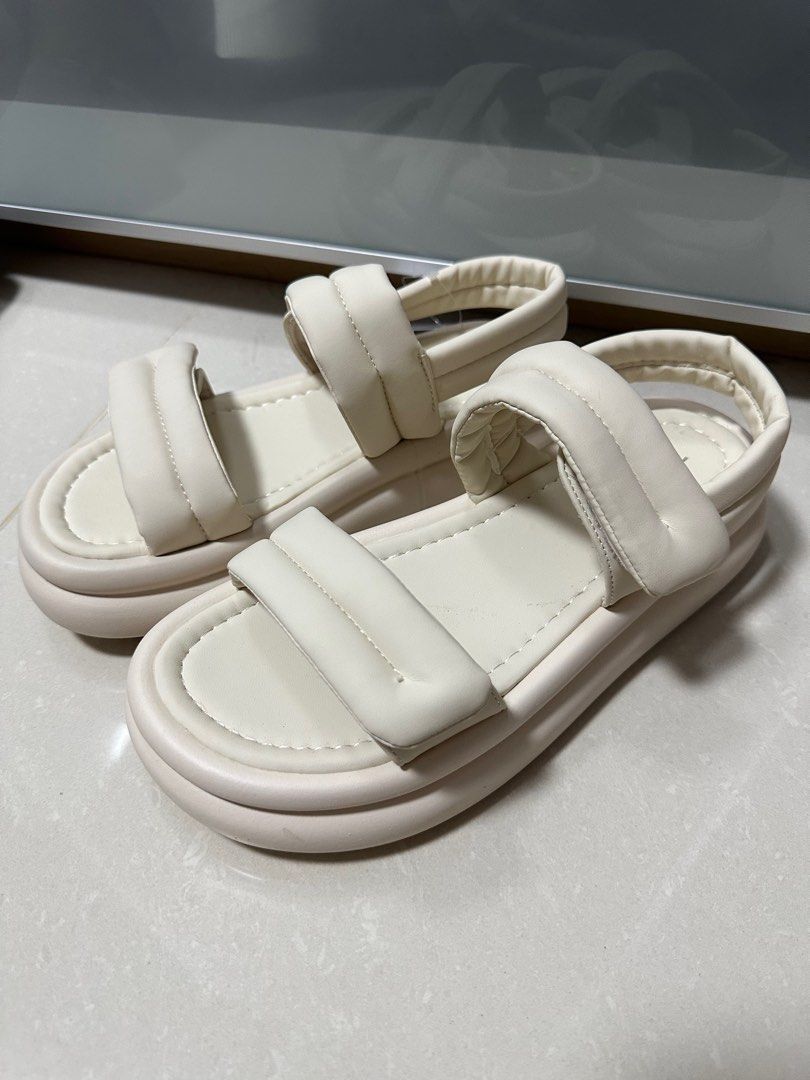 VERY COMFORTABLE WHITE VELCRO SANDALS WAREHOUSE URGENT CLEARANCE