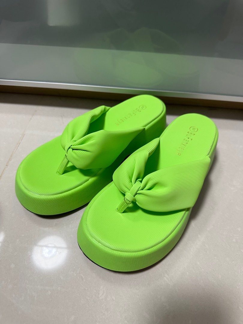 Warehouse flip flops outlet
