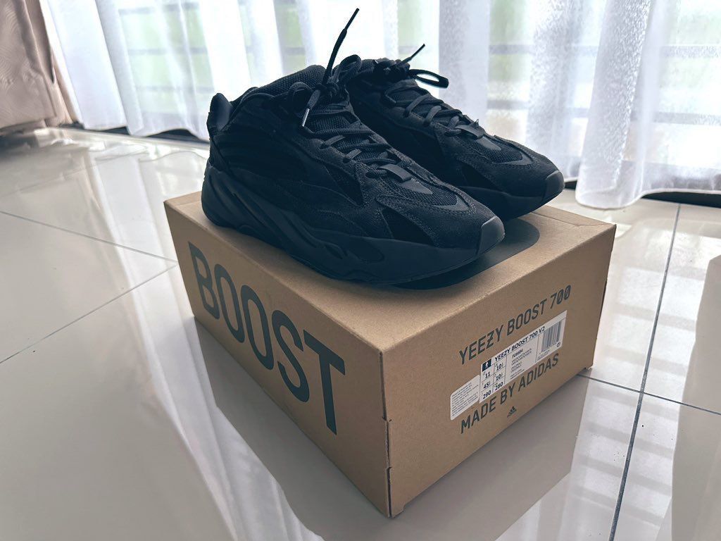 Yeezy 700 4d hot sale