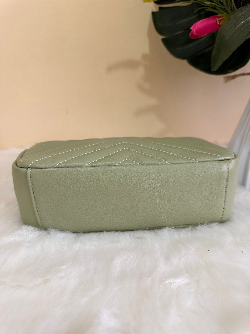 Y.S.L college bag (Category: Luxury Bags & Wallets) located in Caloocan City. Submitted by thrifter_mnl (Listing ID 1250197933, Image 3). Description: 🌸very nice in actual 🌸cute and handy.