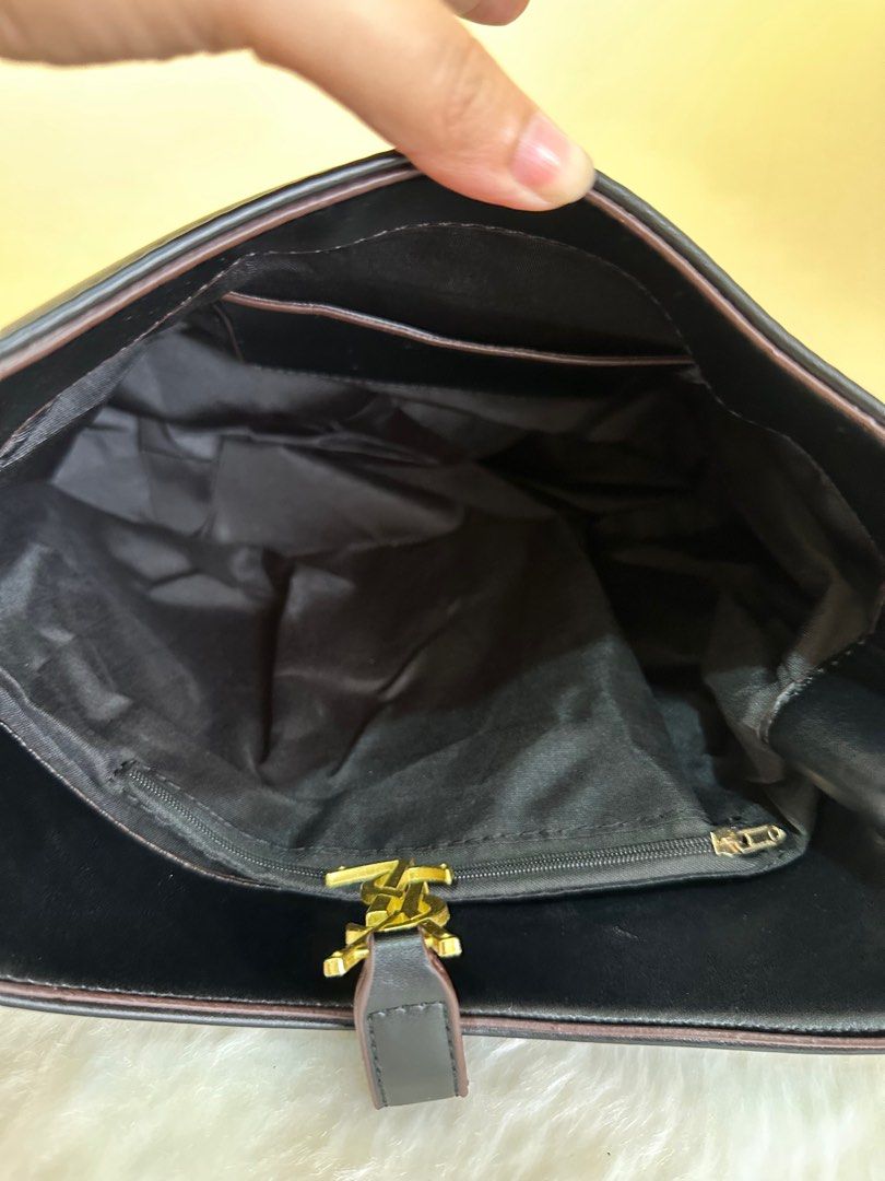 Y.S.L Hobo Shoulder Bag (Category: Luxury Bags & Wallets) located in Caloocan City. Submitted by thrifter_mnl (Listing ID 1250227760, Image 3). Description: 🌸Leather 🌸 On the go bag.