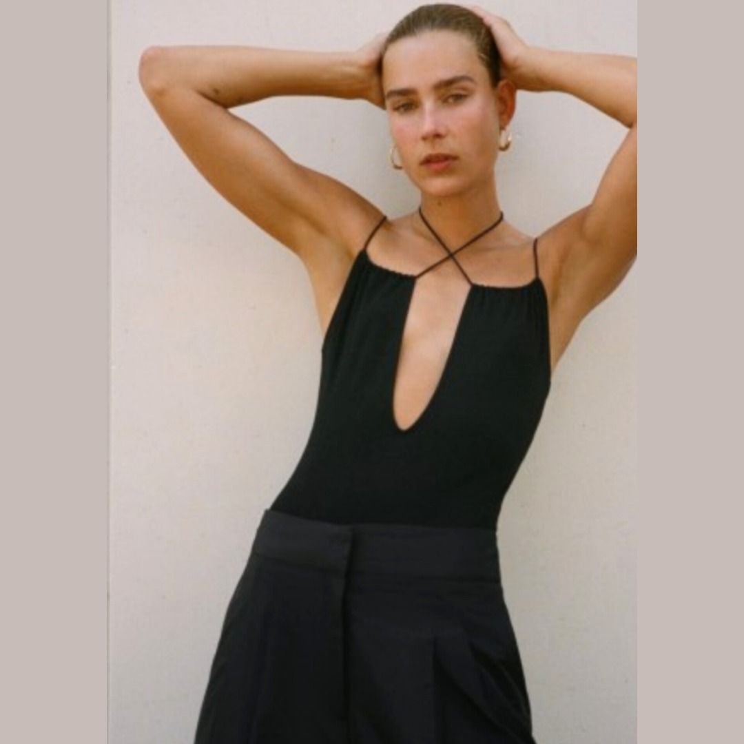 Zara Plunge Neck Bodysuit Unused, Women's Fashion, Tops, Others Tops on  Carousell