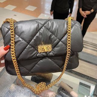 (Category: ) located in . Submitted by shopper.gallery (Listing ID 1250513856, Image 1). Description: .