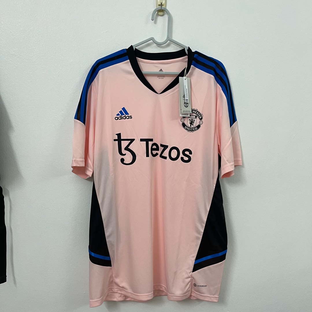 man utd pink training kit
