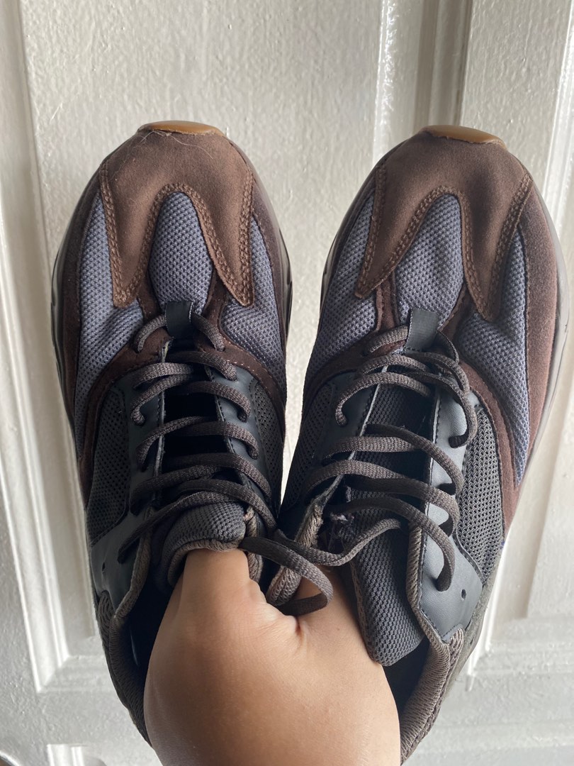 Inside of yeezy 700 deals