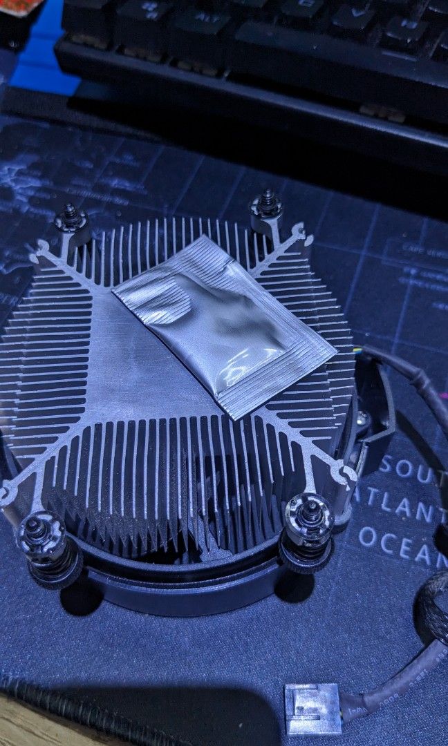 AMD Stealth Wraith Cooler with free Thermal Paste, Computers & Tech