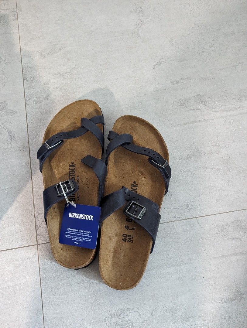 Mayari deals narrow fit