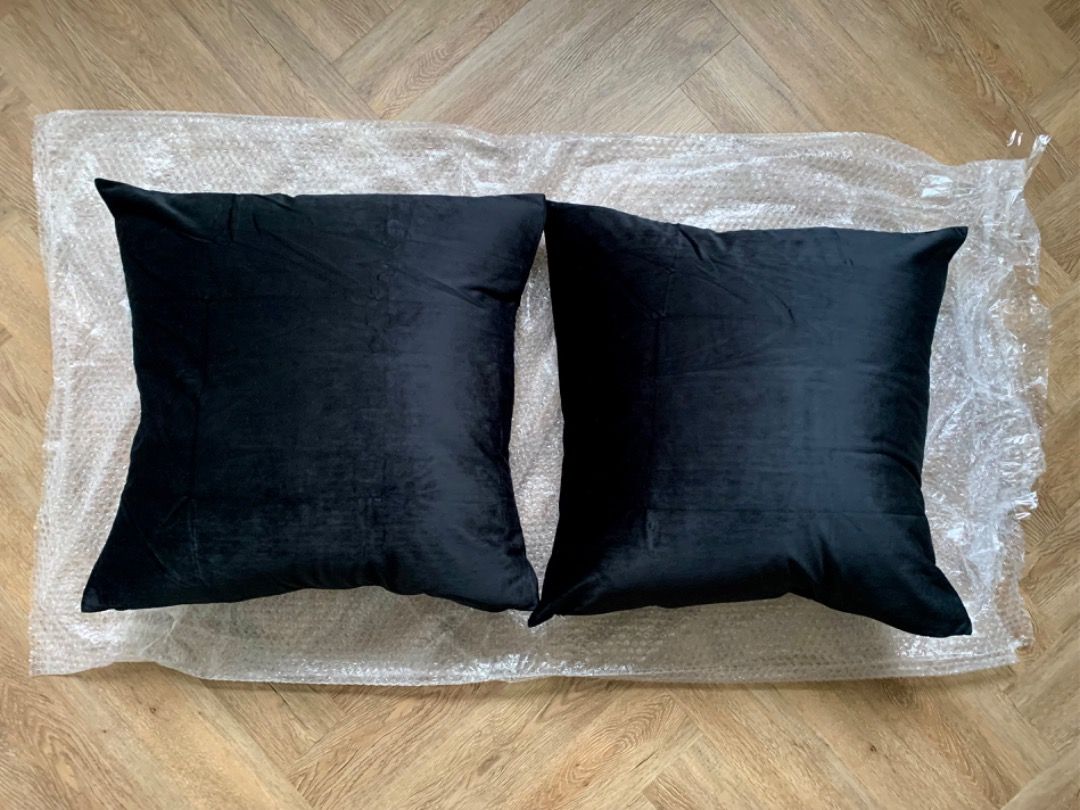Black velvet pillow covers 2025