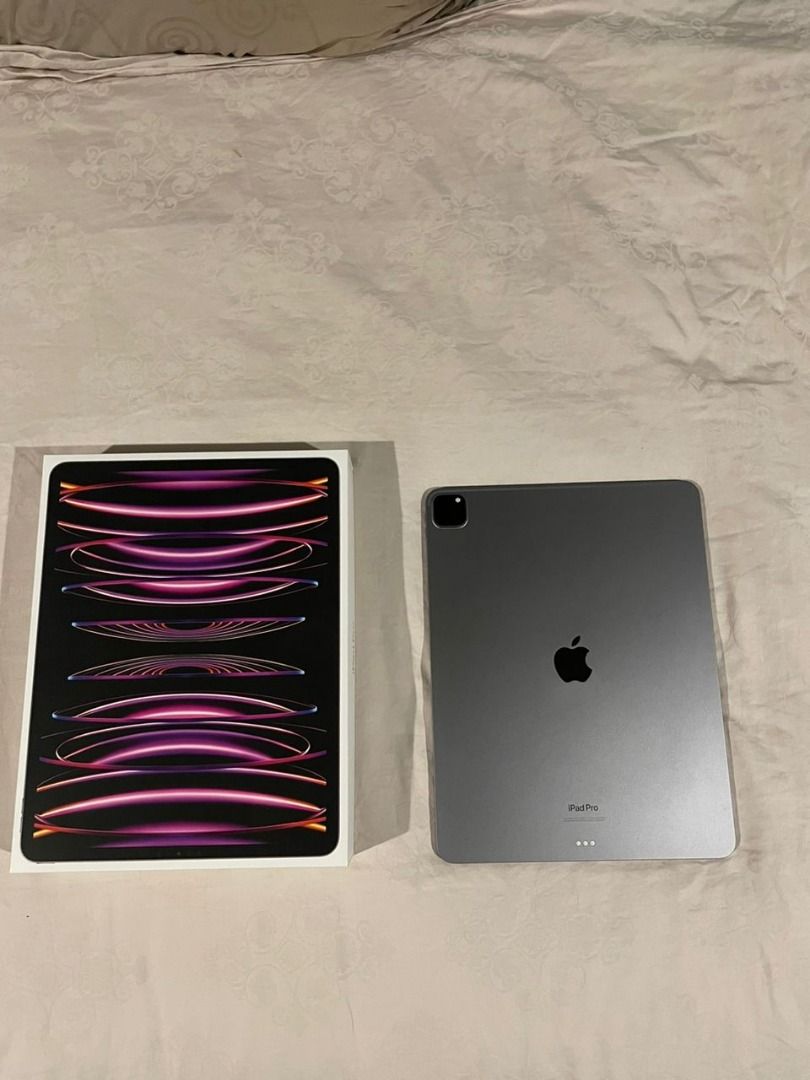 (BUNDLE) Ipad Pro 12.9 M2 6th Gen Wifi 128GB + Apple Magic Keyboard +  Apple Pencil 2 + 2 SwitchEasy Casing